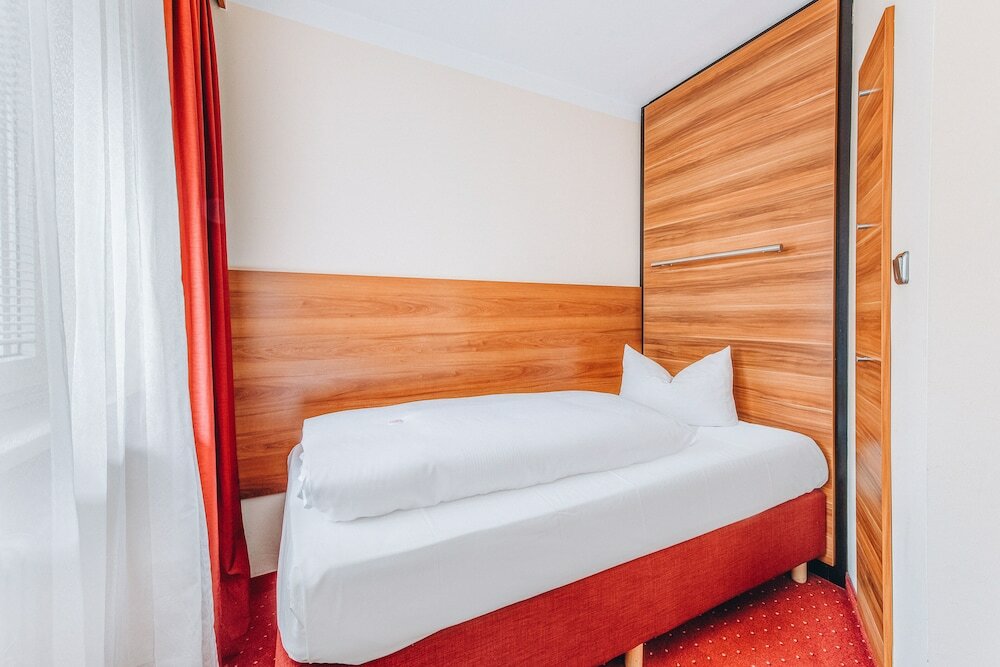 Фото Hotel Isartor