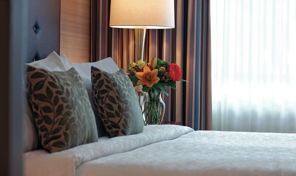 Фото Cambridge Suites Toronto
