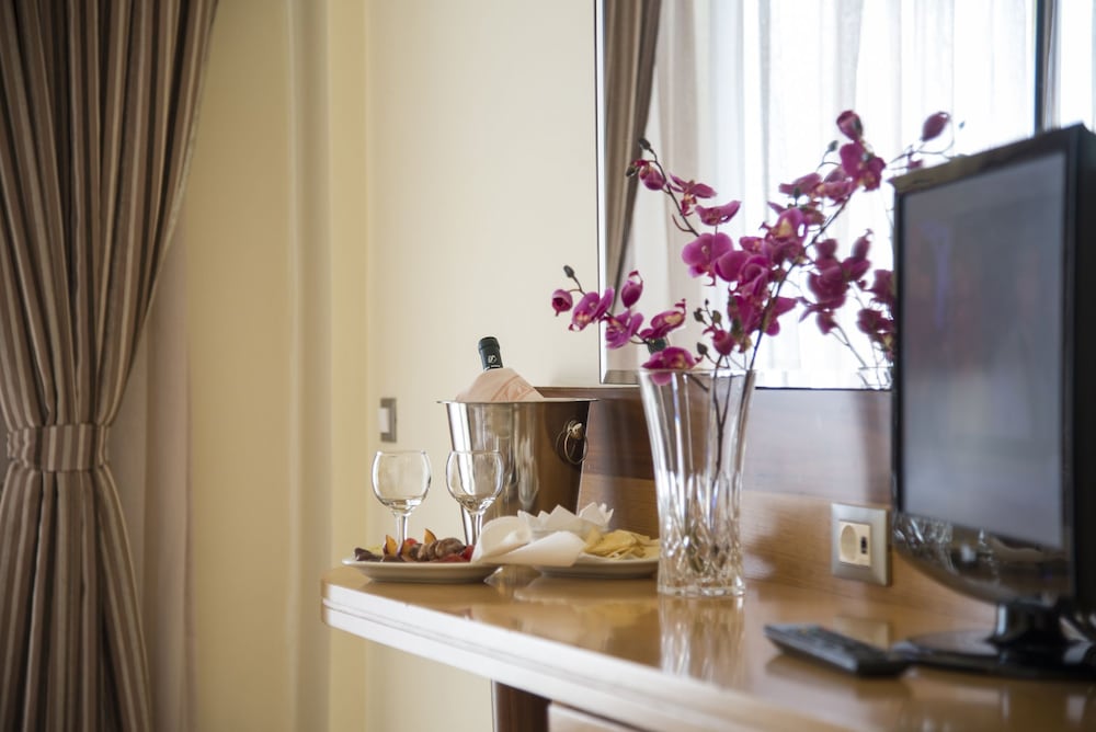 Фото Manousos City Hotel