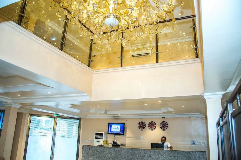 Фото Royal Crest Hotel & Suites