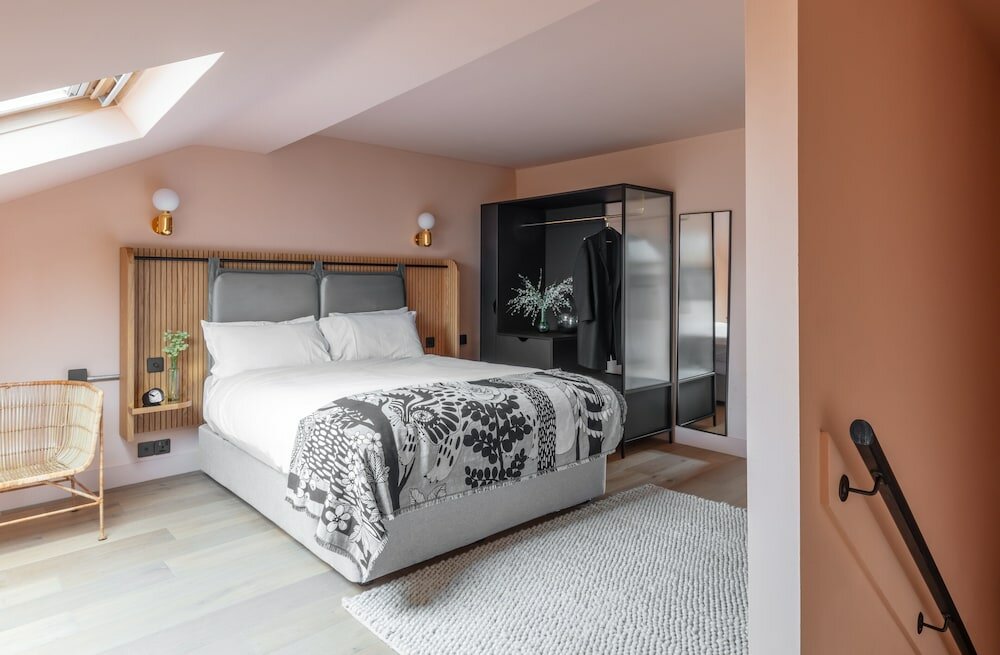 Фото Whitworth Locke