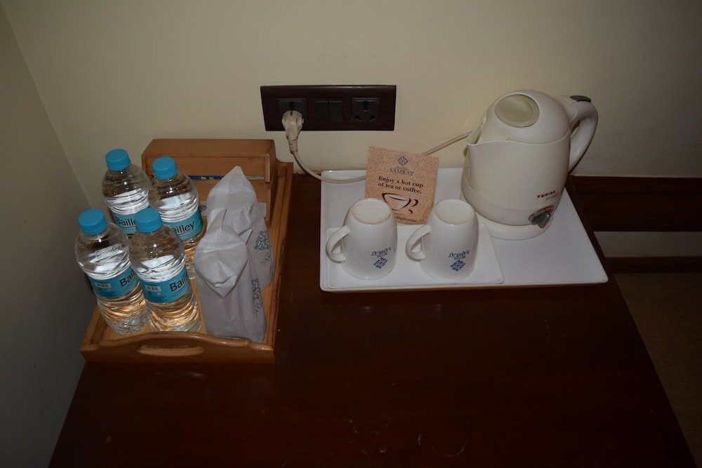 Фото Hotel Samrat Inn