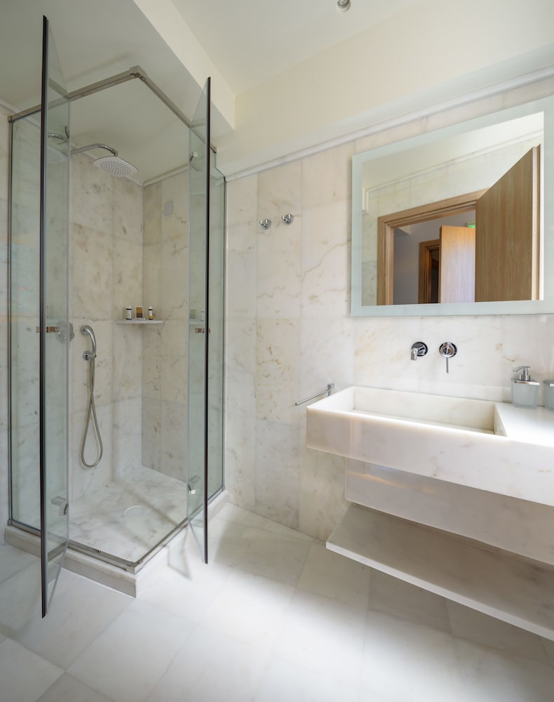 Фото Fos DownTown Suites