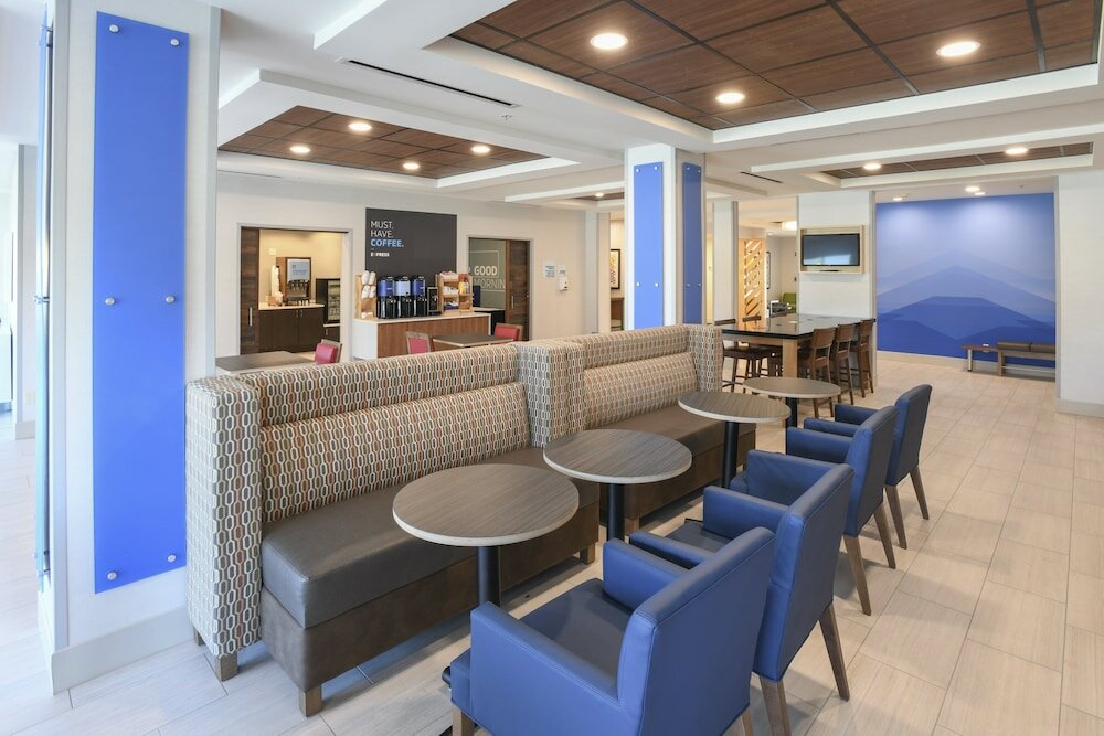 Фото Holiday Inn Express Hotel & Suites Richwood-Cincinnati South, an Ihg Hotel