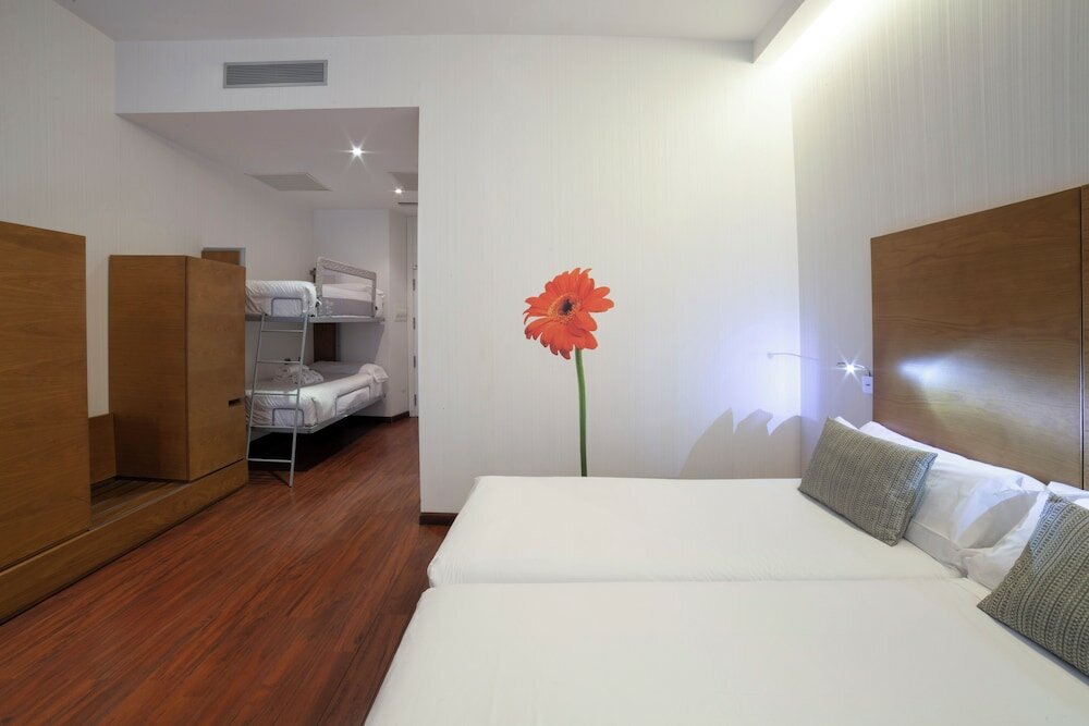 Фото Petit Palace Plaza Malaga Hotel