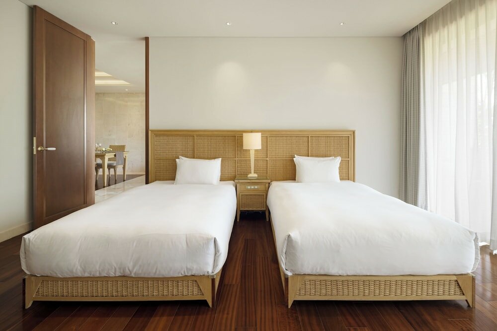 Фото Ishigaki Resort Hotel