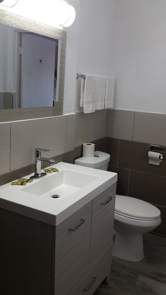 Фото American Regency Inn