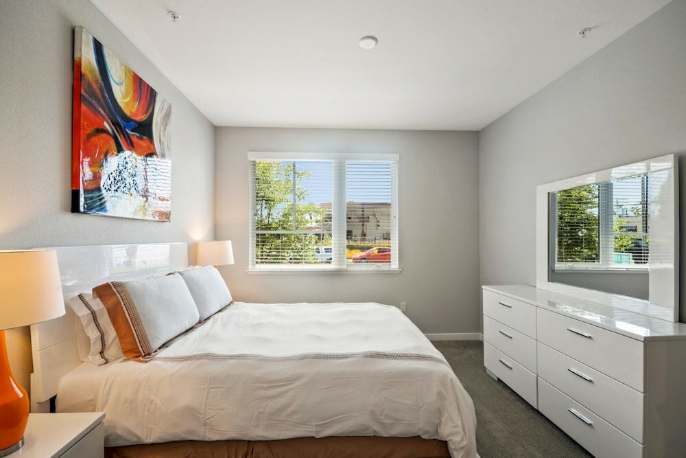 Фото Bluebird Suites near Facebook Hq