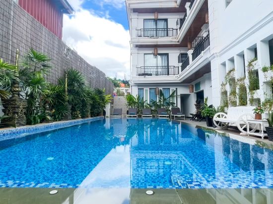 Фото The Center Point