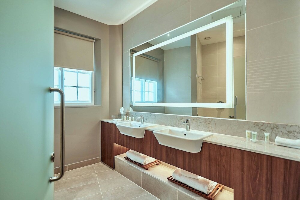 Фото Courtyard by Marriott Oxford City Centre