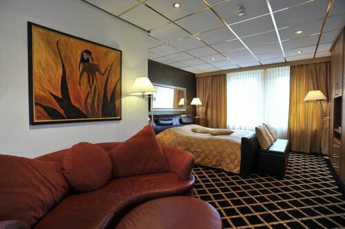 Гостиница City Hotel Bergen op Zoom в Толене