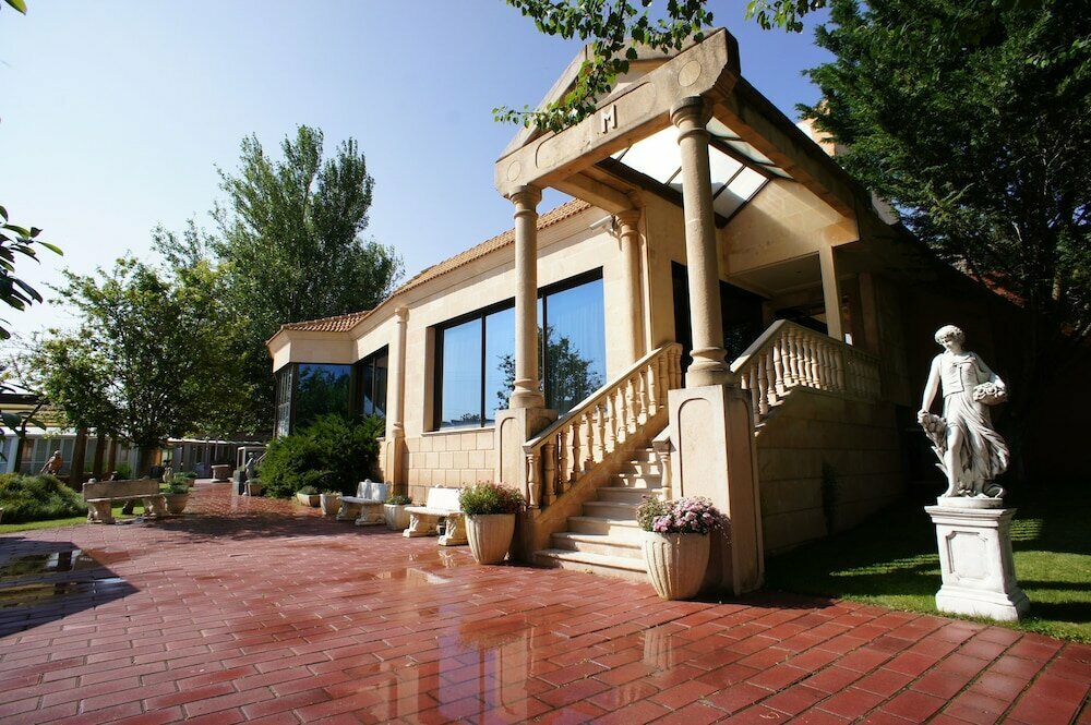 Внешний вид отеля Montermoso в Аранда-де-Дуэре, фото 1