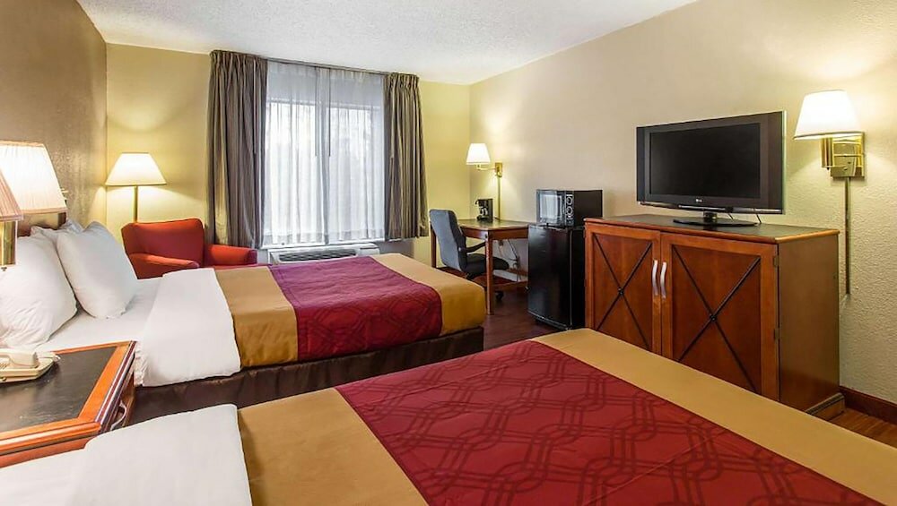 Фото Studios & Suites 4 Less Charlotte