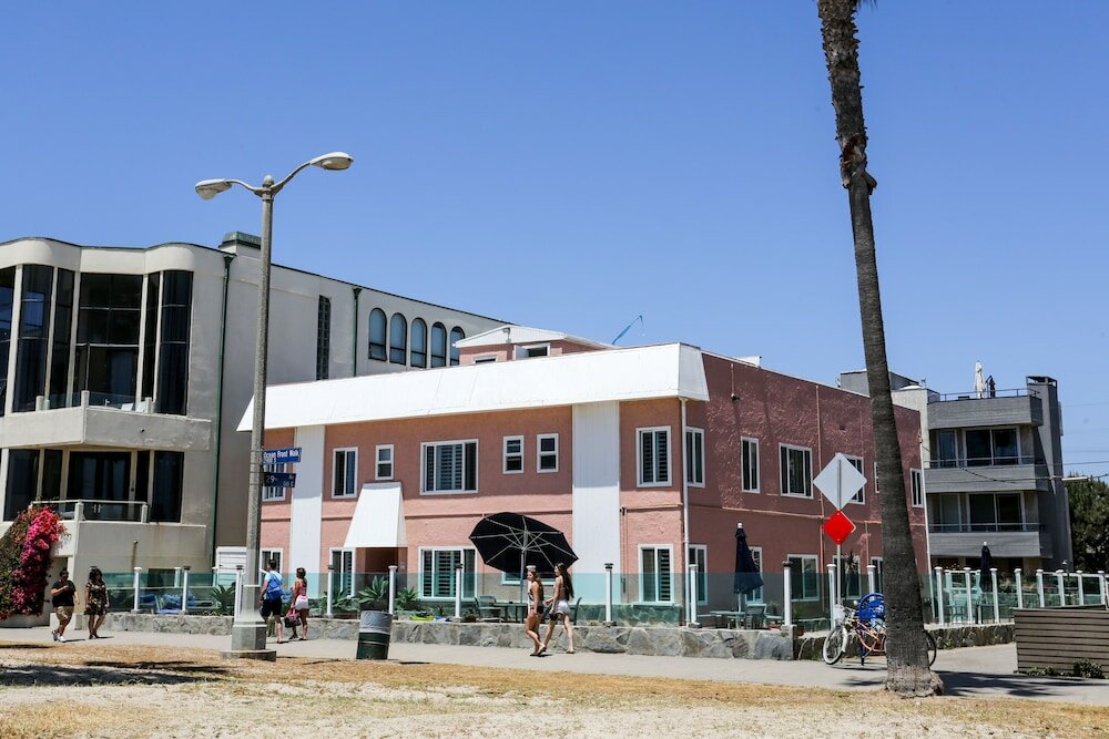 Фото Venice on the Beach Hotel