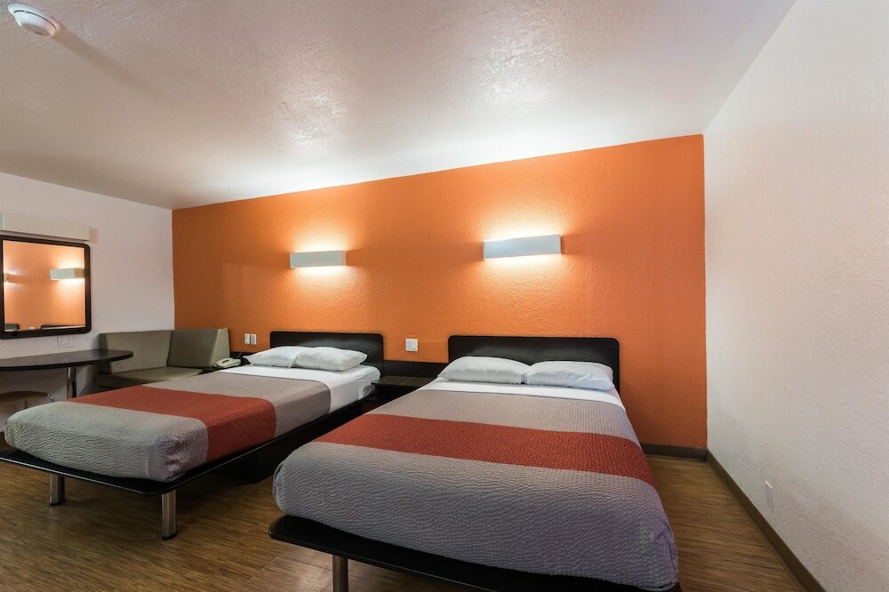 Фото Motel 6 Uvalde, Tx