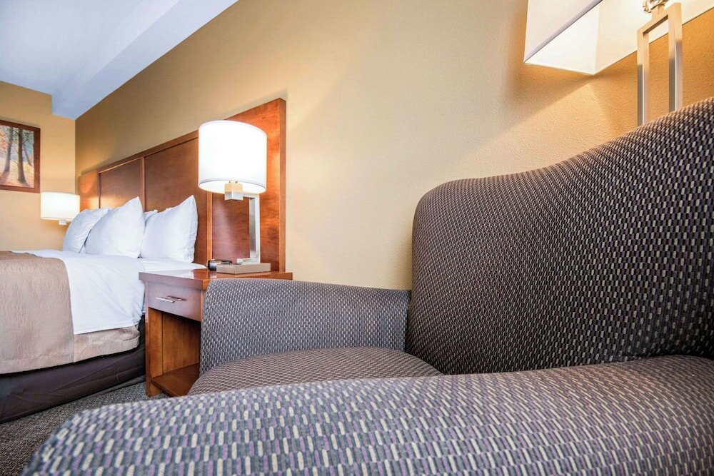 Фото Comfort Inn & Suites