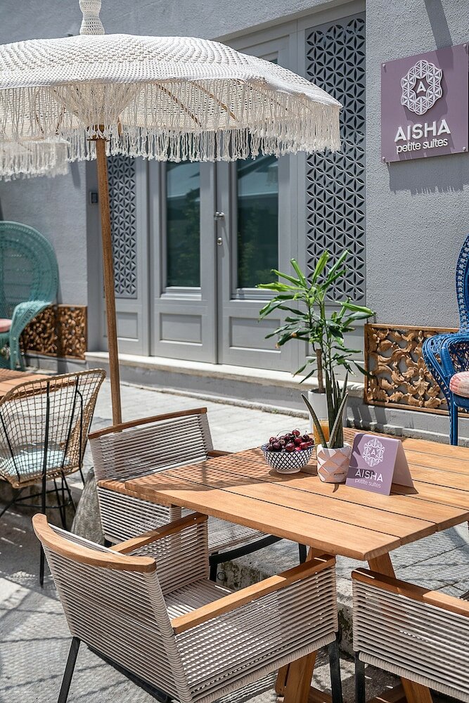 Фото Aisha Petite Suites