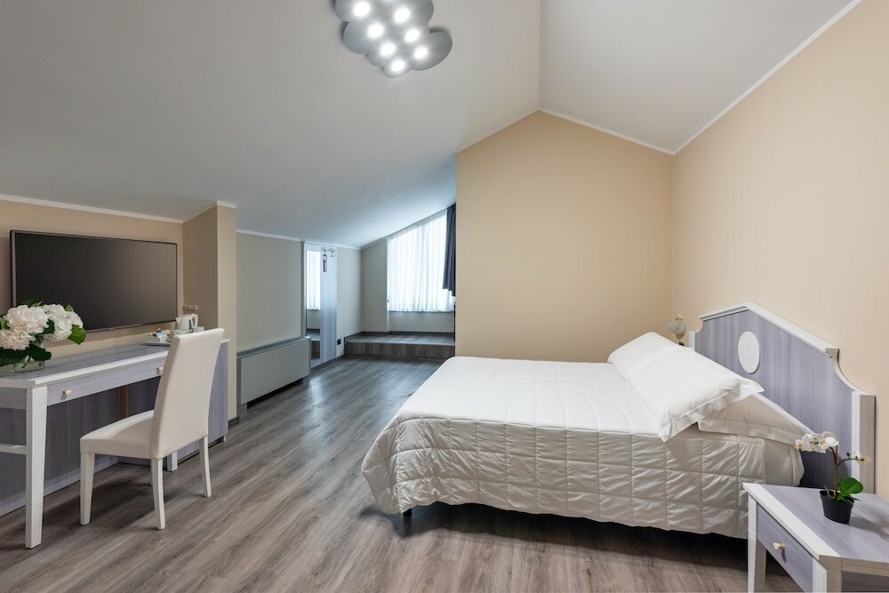 Фото Rivoli Hotel