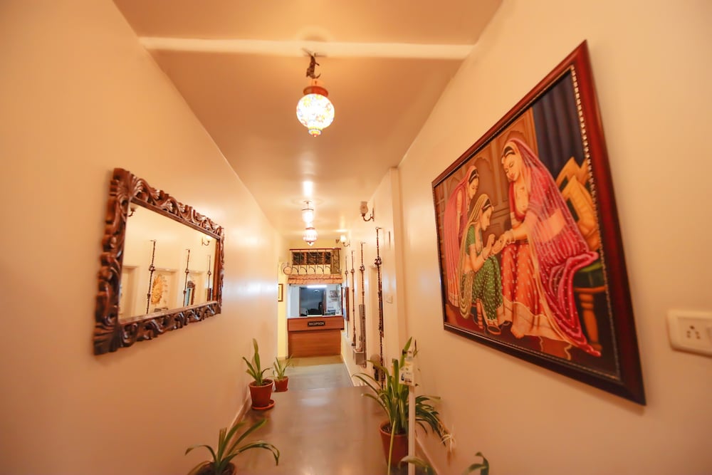 Фото Hotal Devraj Niwas on Lake Pichola Udaipur