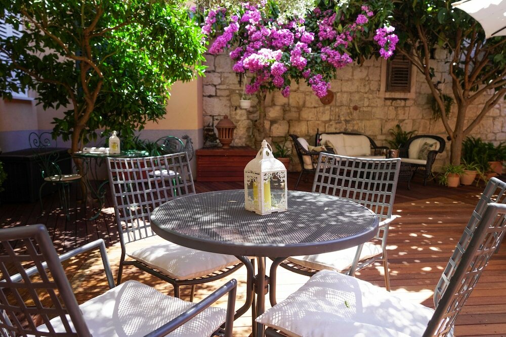 Фото Zephyrus Boutique Accommodation