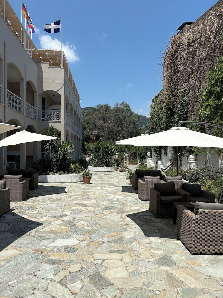 Фото Benitses Arches