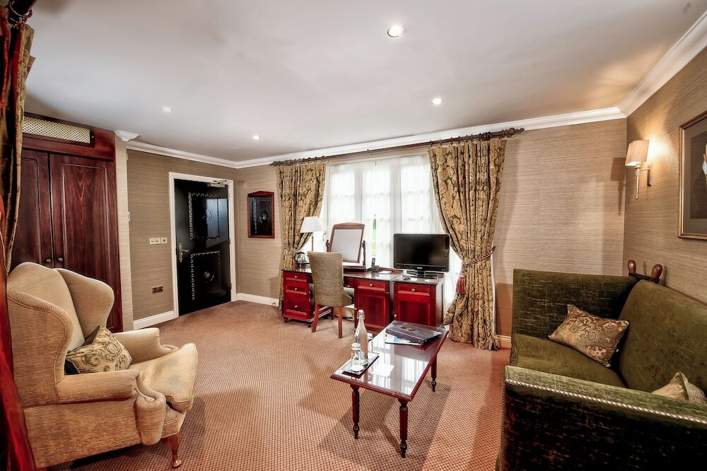 Фото Langley Castle Hotel