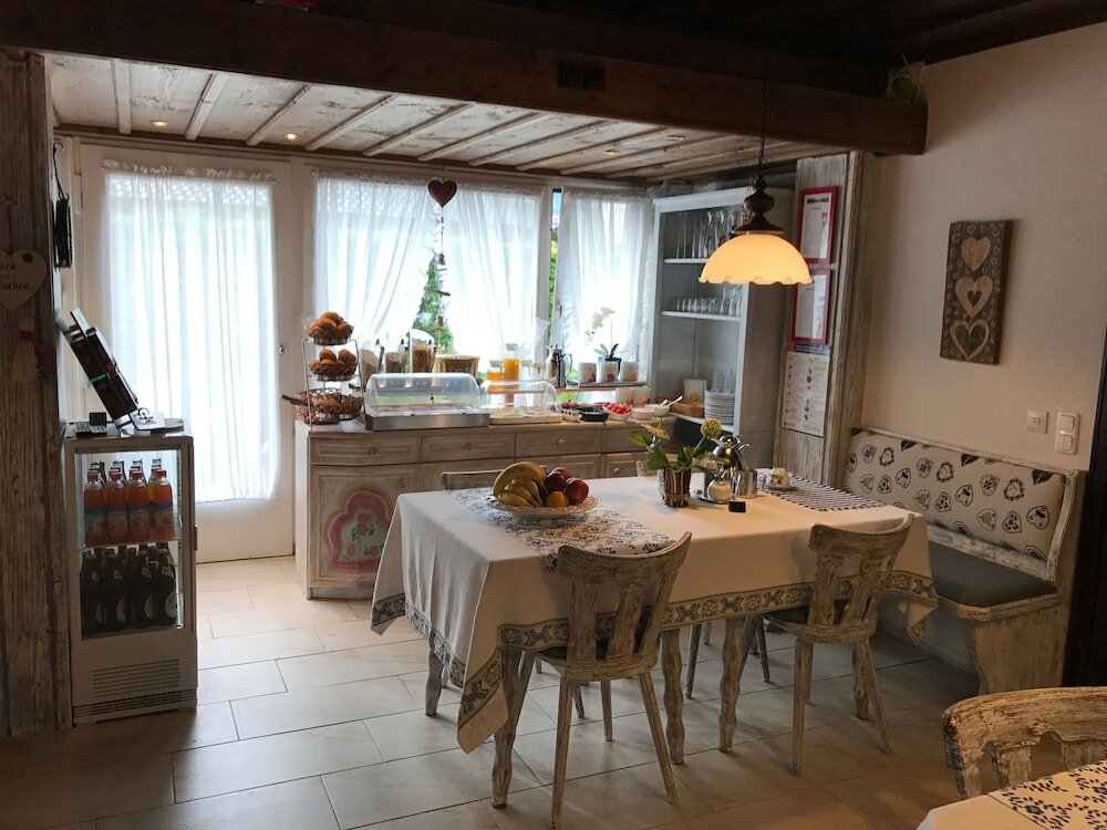 Фото Hotel Garni Haus Alpine