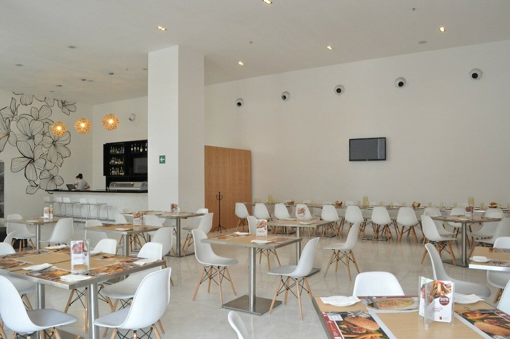 Фото Fiesta Inn Naucalpan