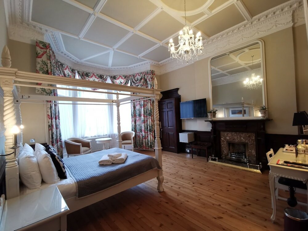 Фото The Haymarket Lairg Hotel