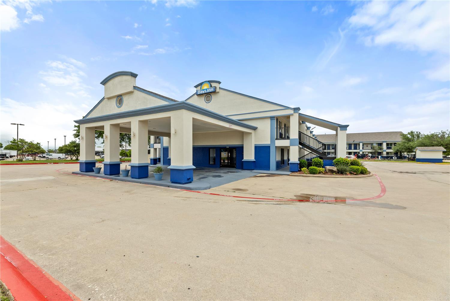 Фото Days Inn by Wyndham McKinney