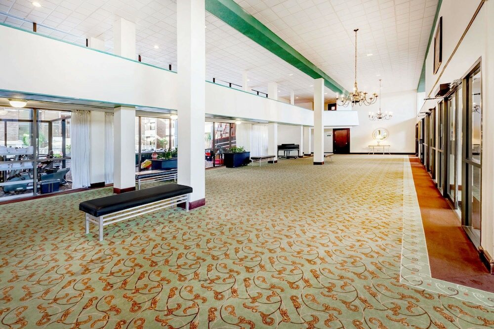 Фото Ramada Hotel & Conference Center by Wyndham Lansing