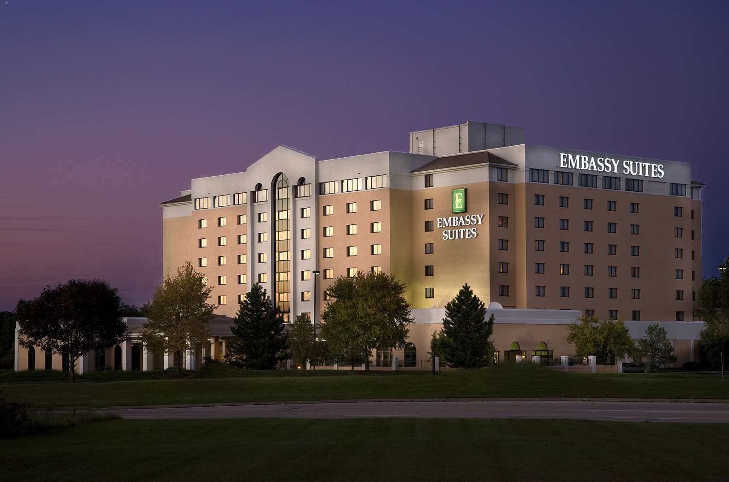 Фото Embassy Suites Hotel Kansas City - International Airport