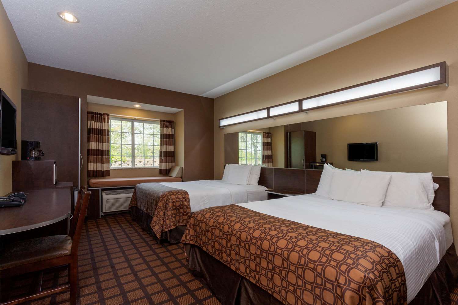 Фото Microtel Inn & Suites by Wyndham Columbia/At Fort Jackson
