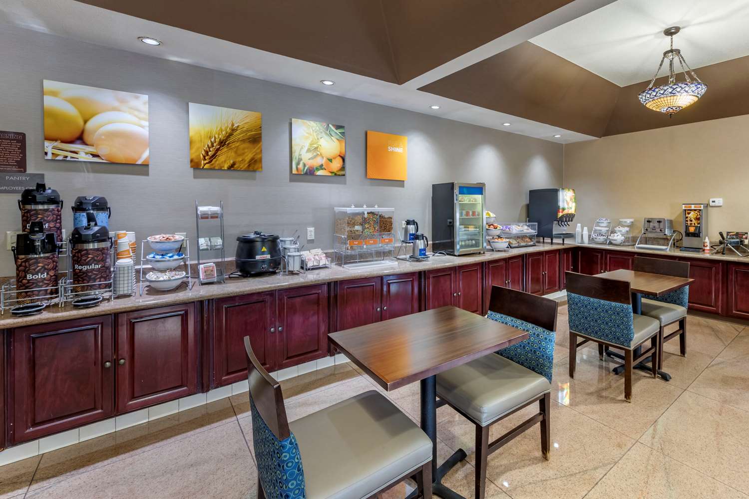 Фото Citrus Suites Redlands Loma Linda