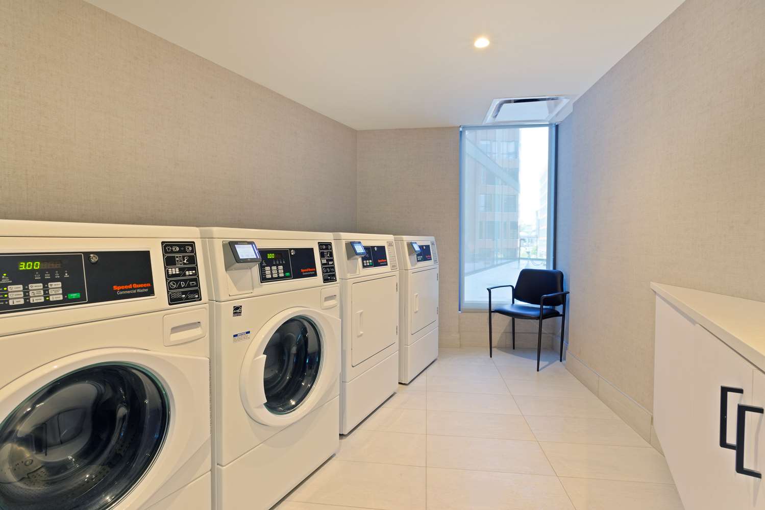 Фото Hilton Garden Inn Boston Brookline, Ma