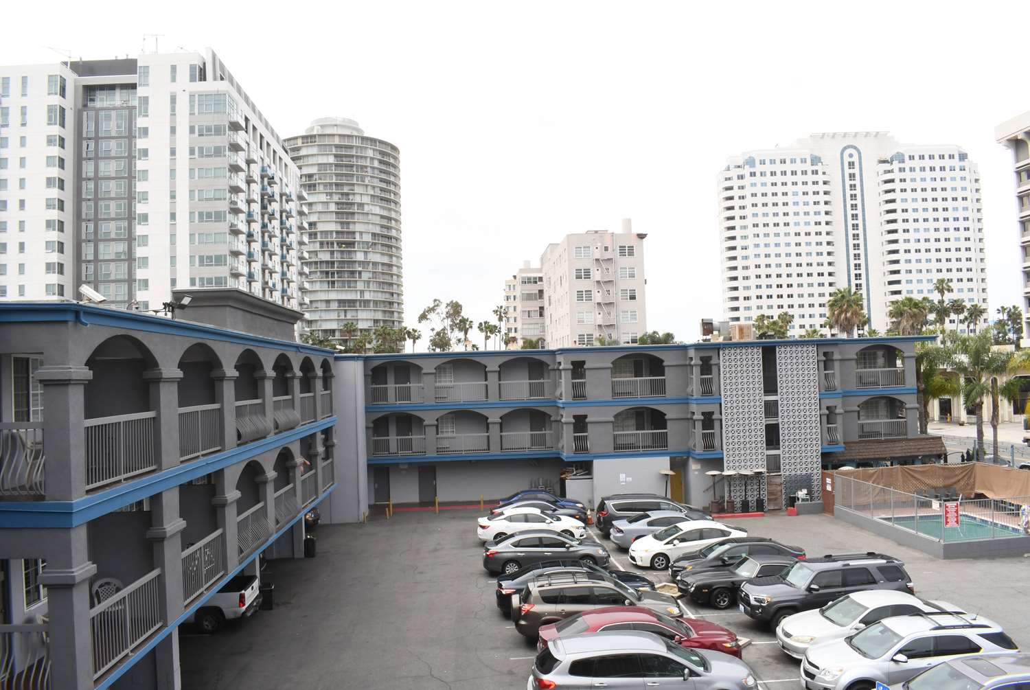 Фото Travelodge by Wyndham Long Beach Convention Center