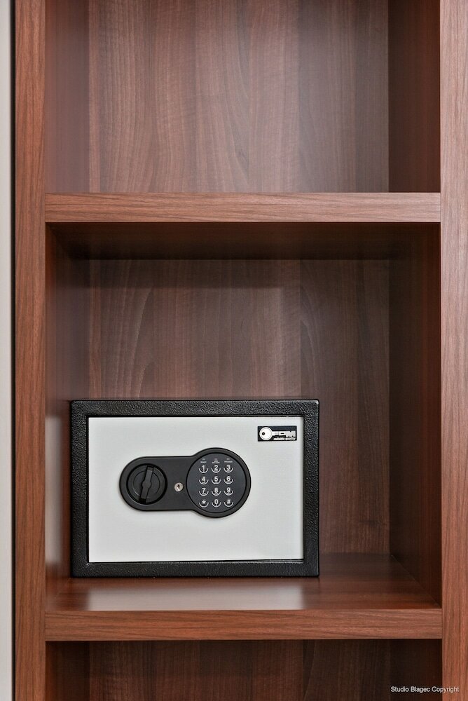 Фото Priska Med Luxury Rooms