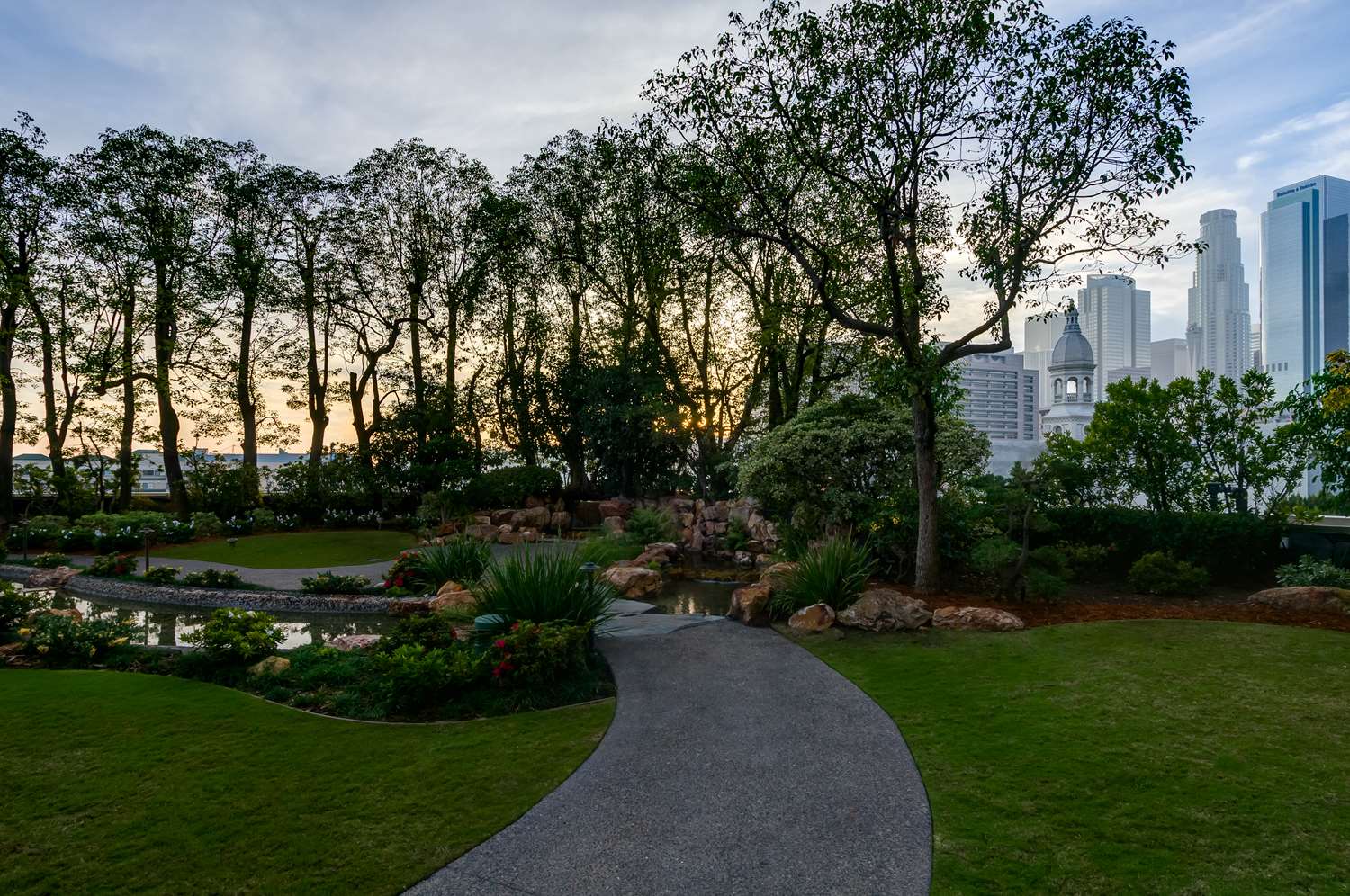 Фото DoubleTree by Hilton Hotel Los Angeles Downtown