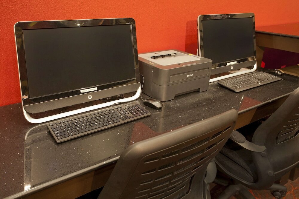 Фото Red Lion Inn & Suites Kent - Seattle Area