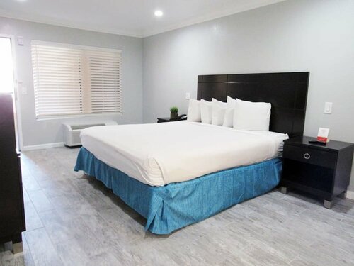 Внешний вид отеля Capri Suites Anaheim в Анахайме, фото 3