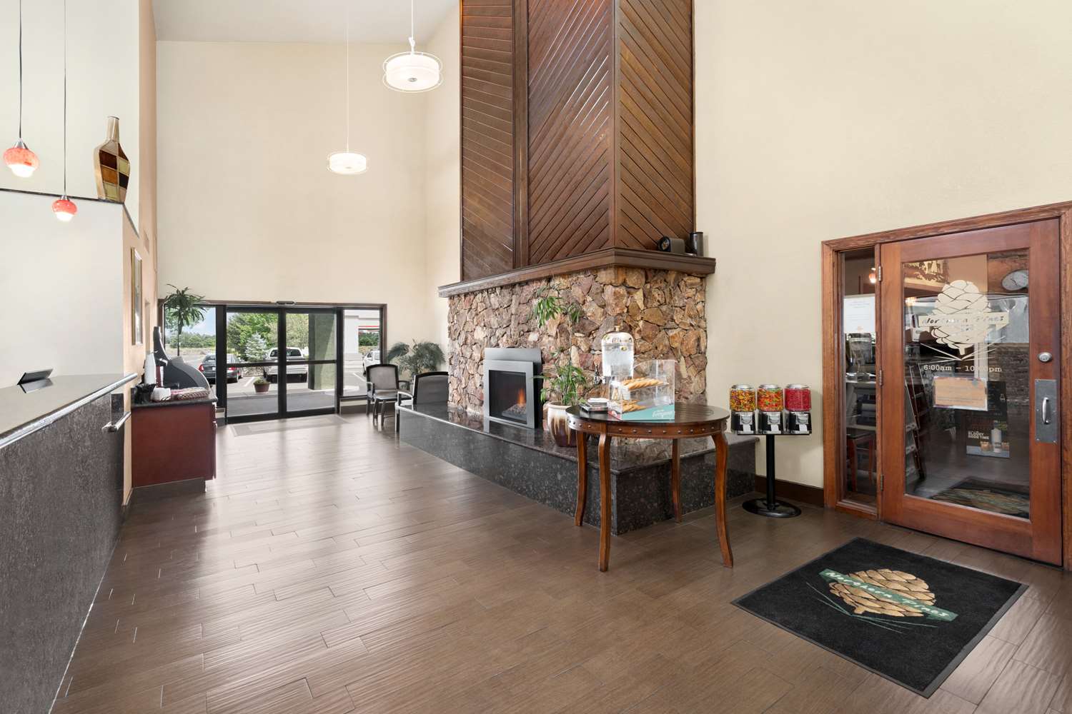 Фото Days Hotel by Wyndham Flagstaff