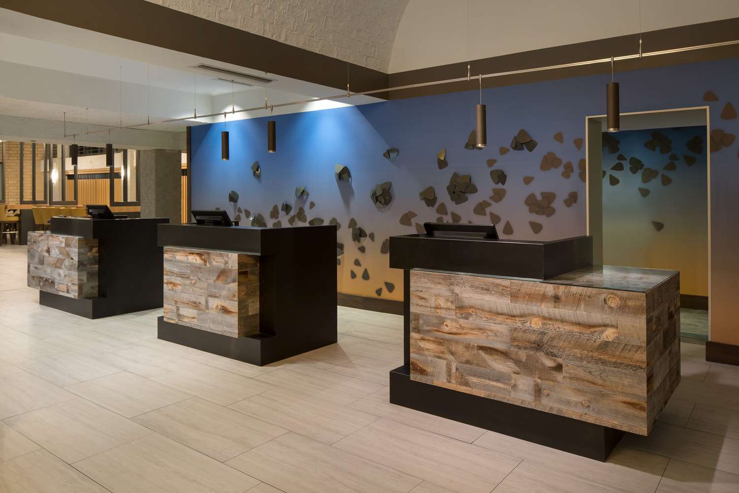 Фото Embassy Suites by Hilton Austin Central