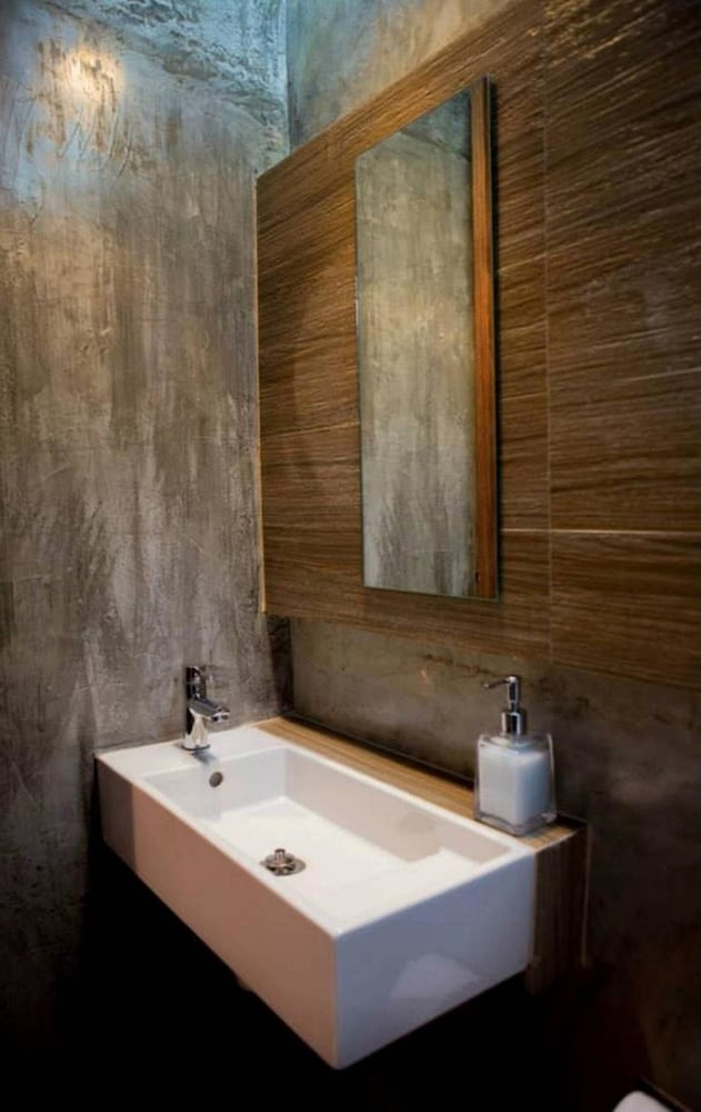 Фото In A Box Hostel