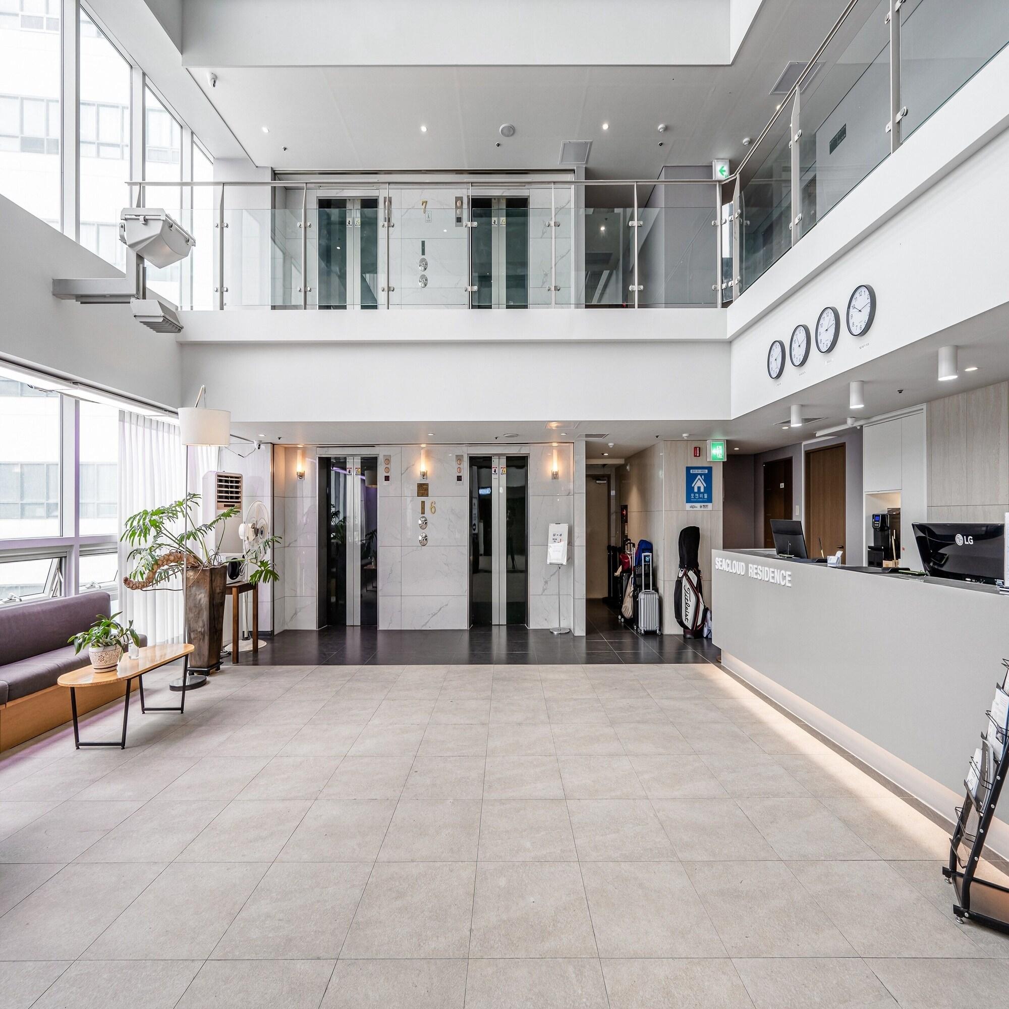 Фото Haeundae Seacloud Hotel Residence