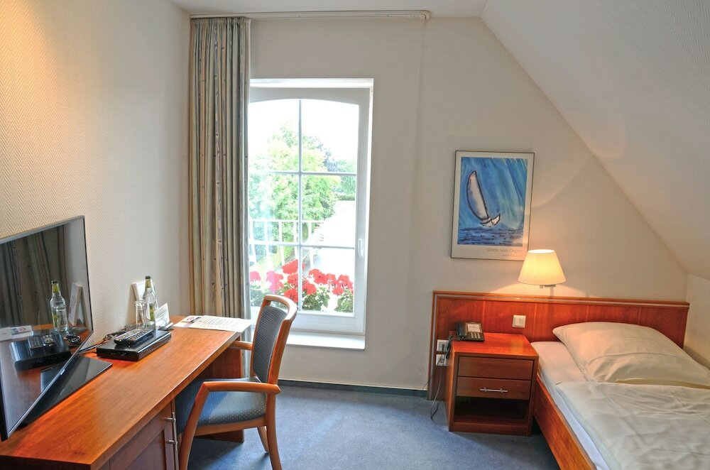 Фото Hotel Rheinischer Hof