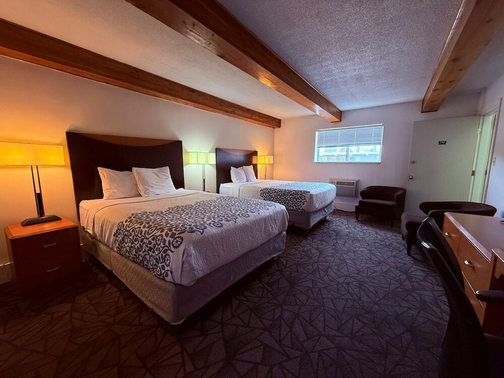 Фото Tomahawk Motor Lodge