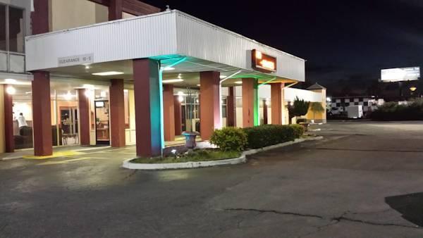 Фото Super 8 by Wyndham Goldsboro