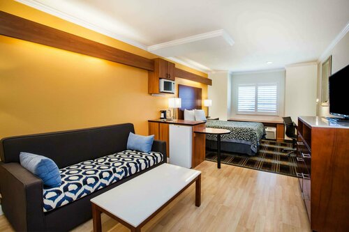 Гостиница Days Inn & Suites by Wyndham Antioch в Антиоке