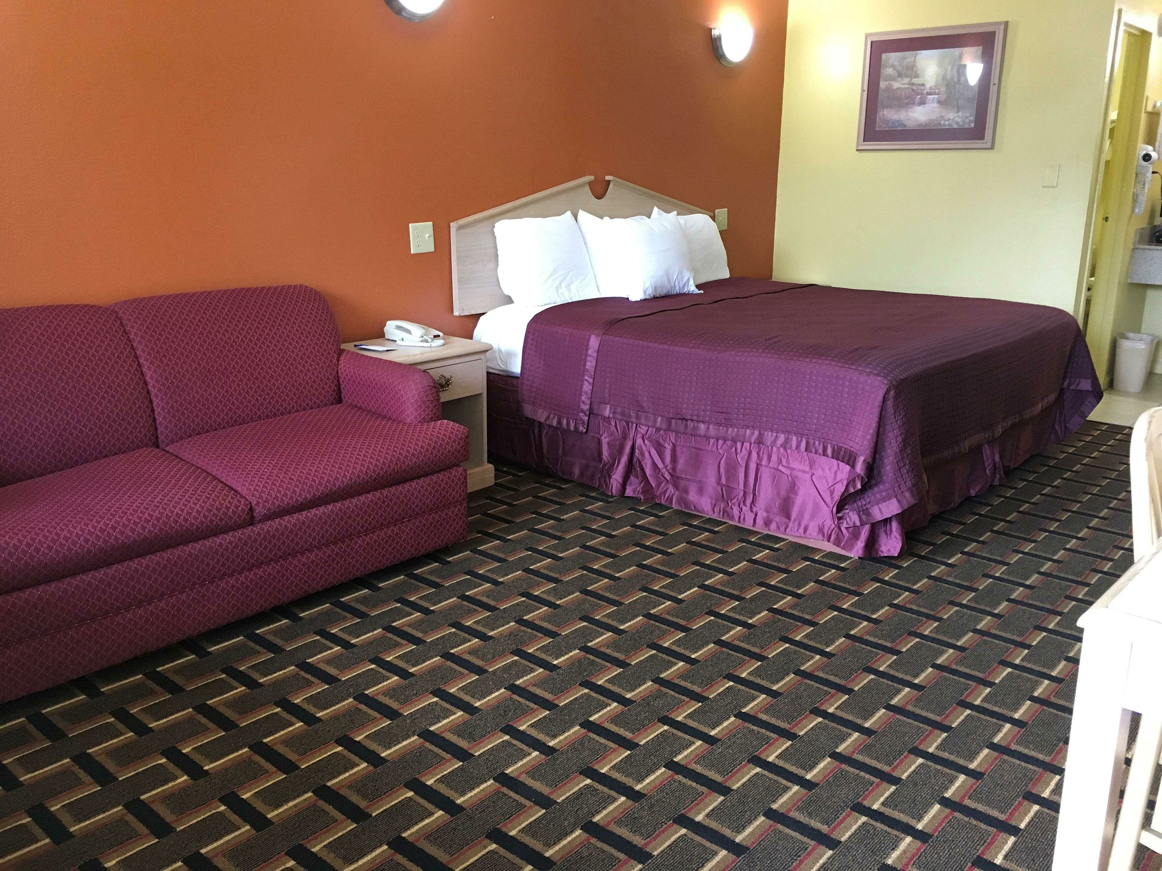 Фото Americas Best Value Inn & Suites Greenville