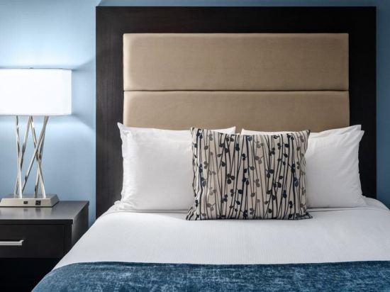 Фото Ottawa Embassy Hotel & Suites